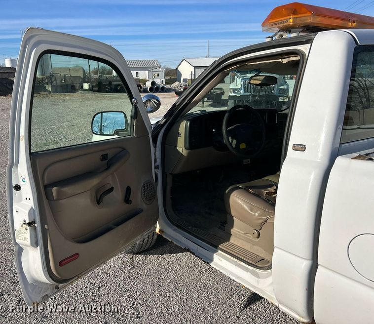 image for item NJ9595 2005 Chevrolet Silverado 1500 pickup truck