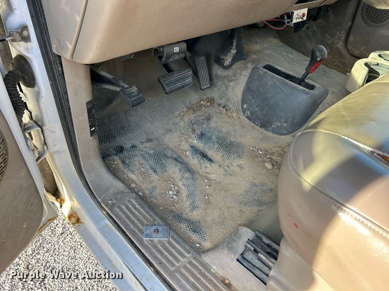 image for item NJ9595 2005 Chevrolet Silverado 1500 pickup truck