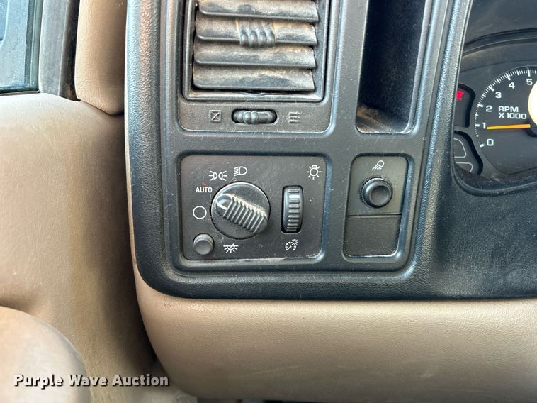 image for item NJ9595 2005 Chevrolet Silverado 1500 pickup truck