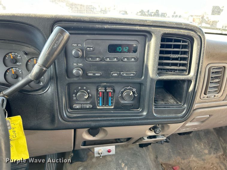 image for item NJ9595 2005 Chevrolet Silverado 1500 pickup truck