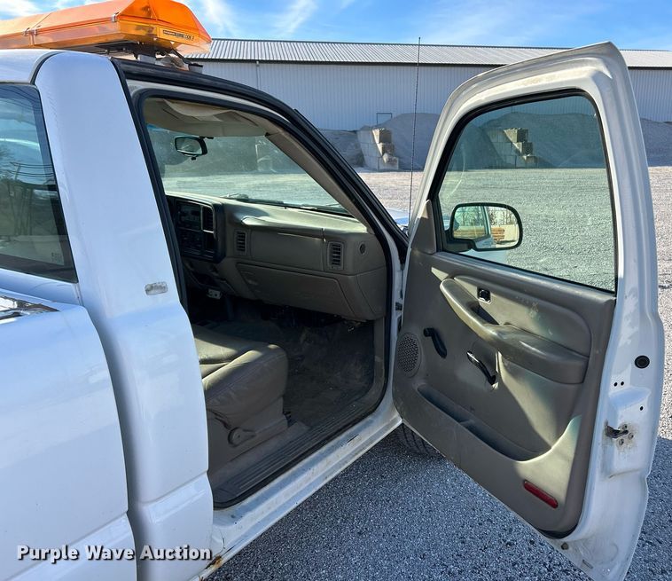 image for item NJ9595 2005 Chevrolet Silverado 1500 pickup truck