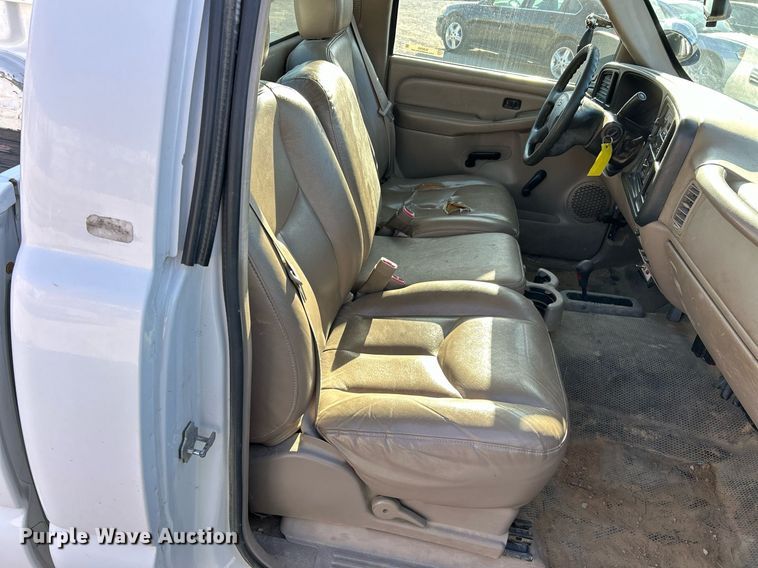 image for item NJ9595 2005 Chevrolet Silverado 1500 pickup truck