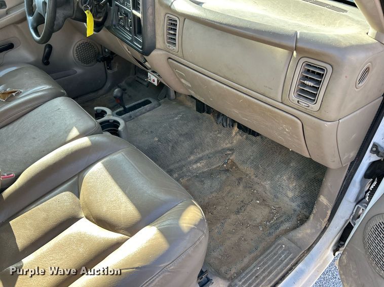 image for item NJ9595 2005 Chevrolet Silverado 1500 pickup truck