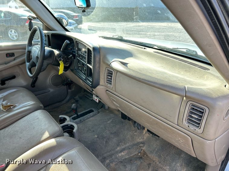 image for item NJ9595 2005 Chevrolet Silverado 1500 pickup truck