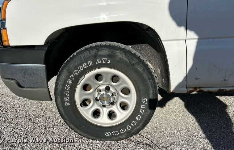 image for item NJ9595 2005 Chevrolet Silverado 1500 pickup truck