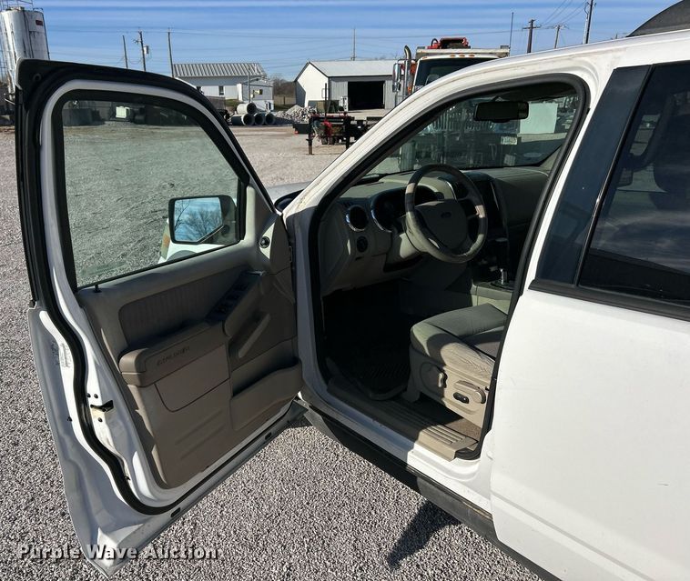 image for item NJ9596 2007 Ford Explorer XLT SUV