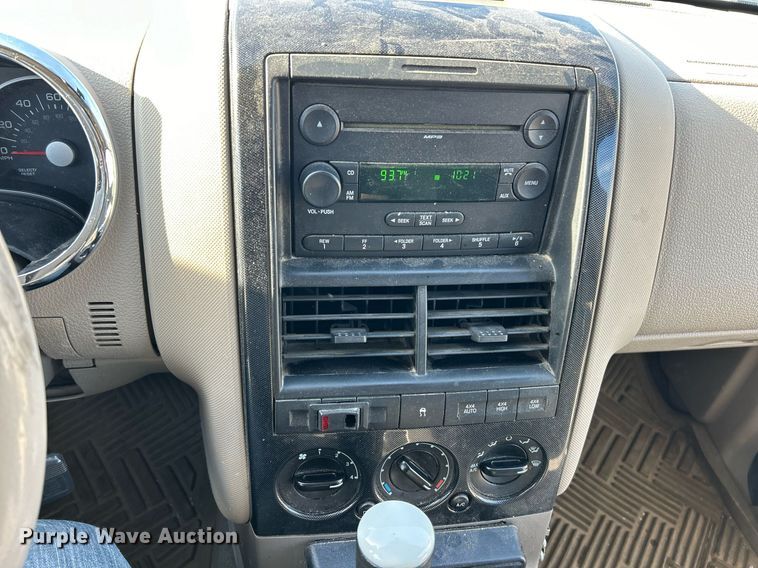 image for item NJ9596 2007 Ford Explorer XLT SUV