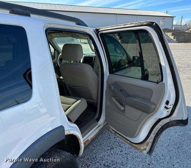 image for item NJ9596 2007 Ford Explorer XLT SUV