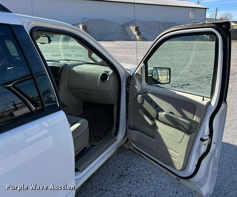 image for item NJ9596 2007 Ford Explorer XLT SUV