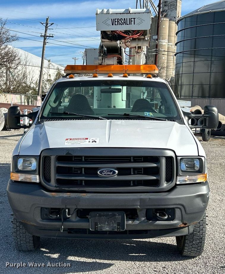 image for item NJ9597 2004 Ford F550 Super Duty XL bucket truck