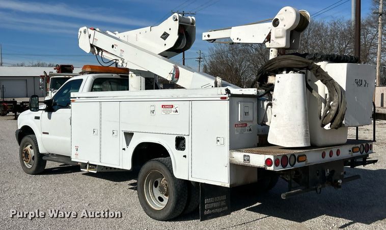 image for item NJ9597 2004 Ford F550 Super Duty XL bucket truck