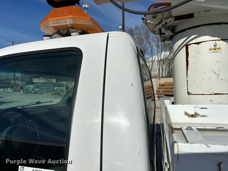 image for item NJ9597 2004 Ford F550 Super Duty XL bucket truck