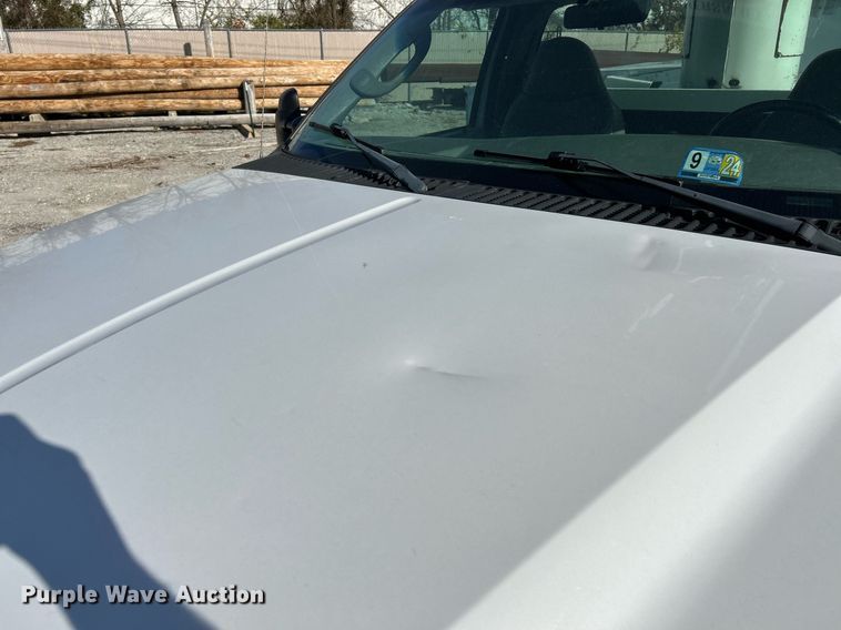 image for item NJ9597 2004 Ford F550 Super Duty XL bucket truck