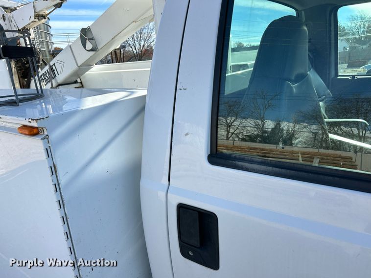 image for item NJ9597 2004 Ford F550 Super Duty XL bucket truck