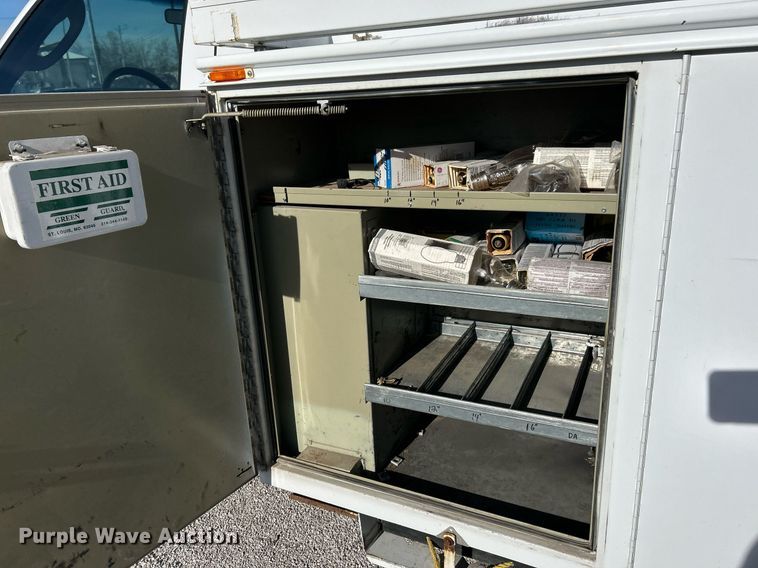 image for item NJ9597 2004 Ford F550 Super Duty XL bucket truck