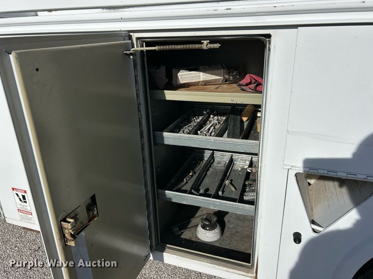 image for item NJ9597 2004 Ford F550 Super Duty XL bucket truck