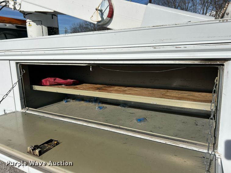 image for item NJ9597 2004 Ford F550 Super Duty XL bucket truck