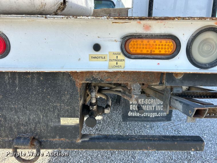 image for item NJ9597 2004 Ford F550 Super Duty XL bucket truck