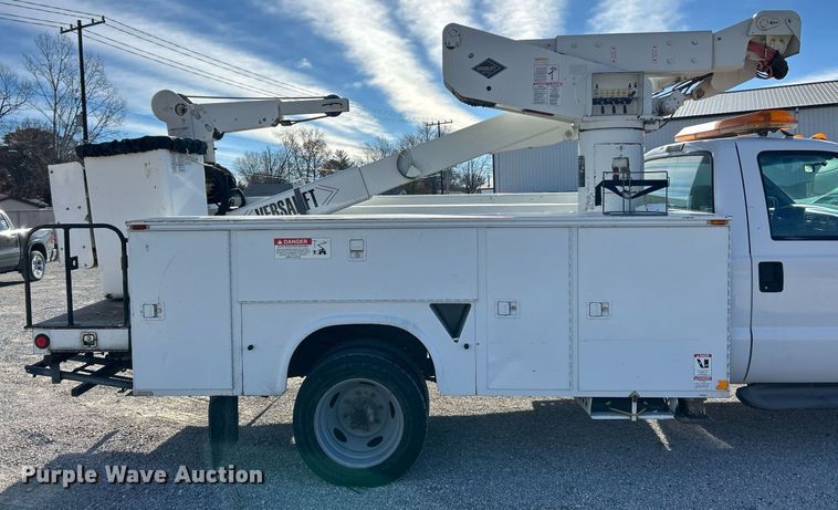 image for item NJ9597 2004 Ford F550 Super Duty XL bucket truck