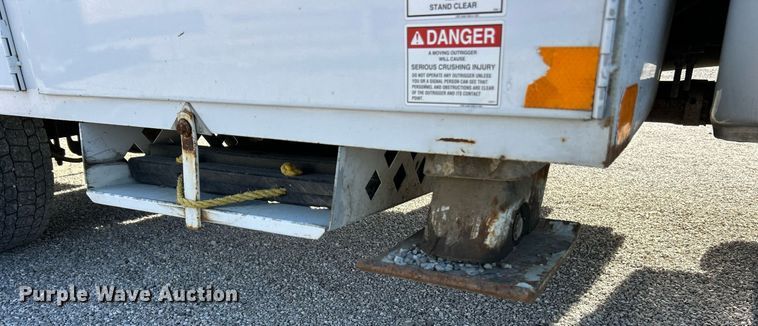 image for item NJ9597 2004 Ford F550 Super Duty XL bucket truck