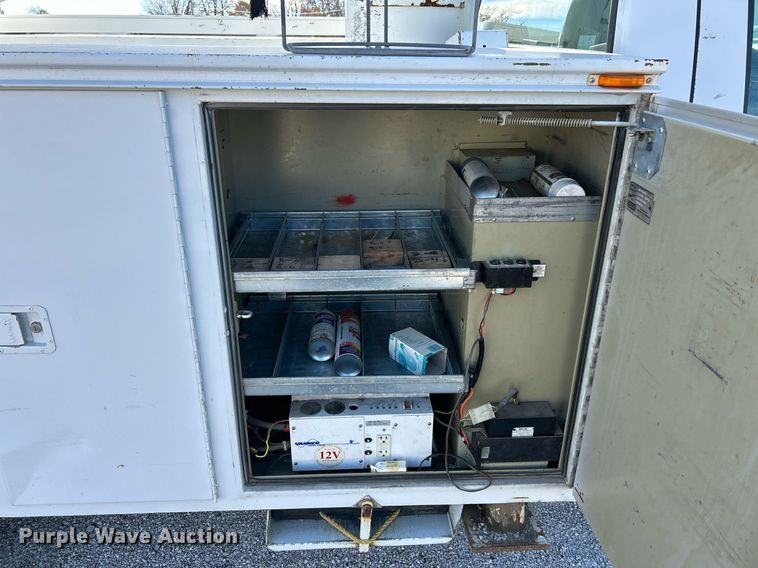 image for item NJ9597 2004 Ford F550 Super Duty XL bucket truck