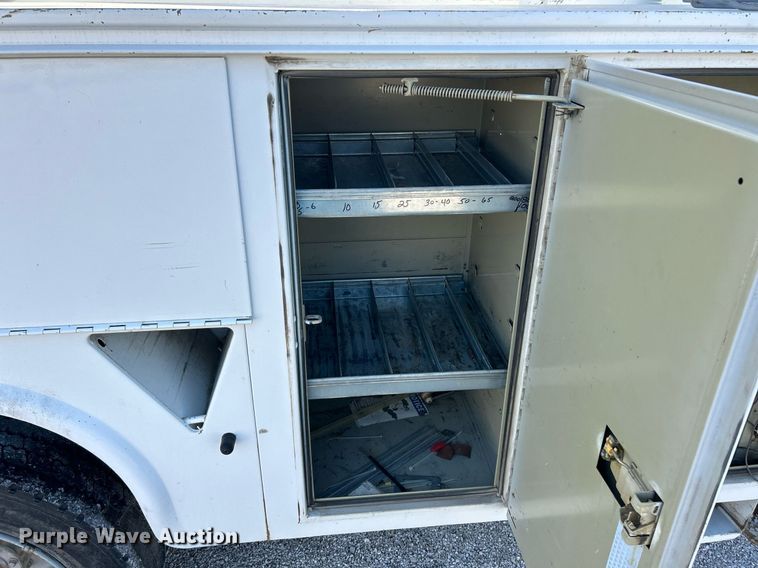 image for item NJ9597 2004 Ford F550 Super Duty XL bucket truck