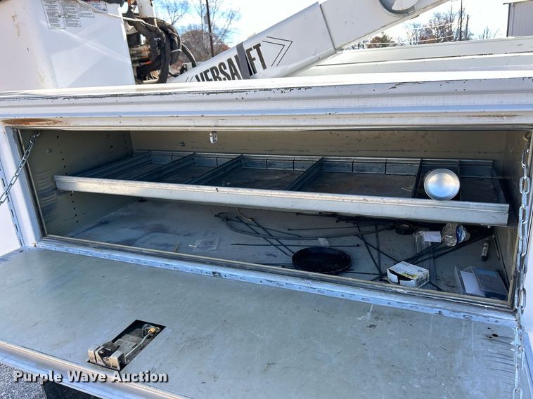 image for item NJ9597 2004 Ford F550 Super Duty XL bucket truck