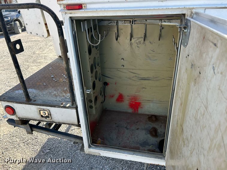 image for item NJ9597 2004 Ford F550 Super Duty XL bucket truck