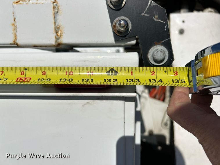 image for item NJ9597 2004 Ford F550 Super Duty XL bucket truck