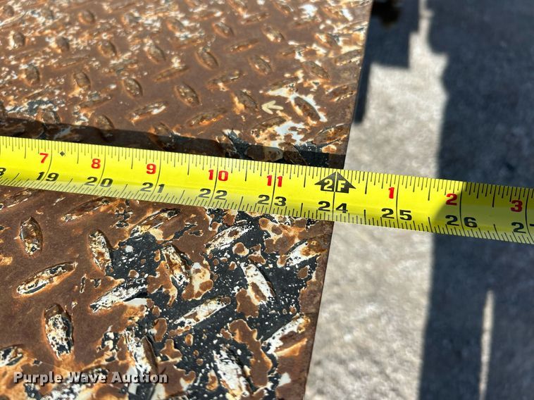 image for item NJ9597 2004 Ford F550 Super Duty XL bucket truck