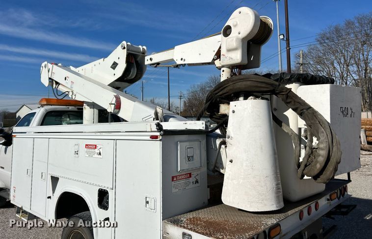 image for item NJ9597 2004 Ford F550 Super Duty XL bucket truck