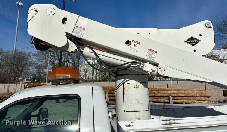 image for item NJ9597 2004 Ford F550 Super Duty XL bucket truck