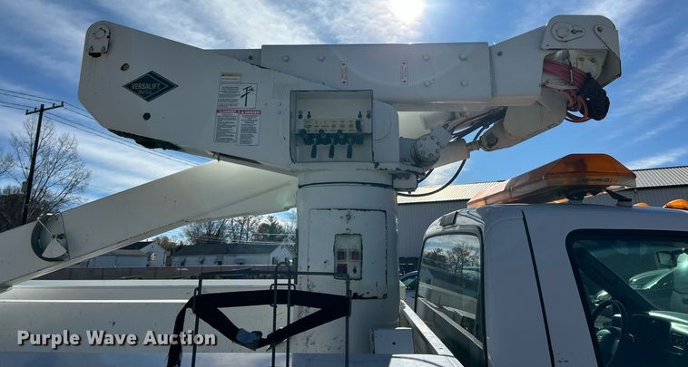 image for item NJ9597 2004 Ford F550 Super Duty XL bucket truck