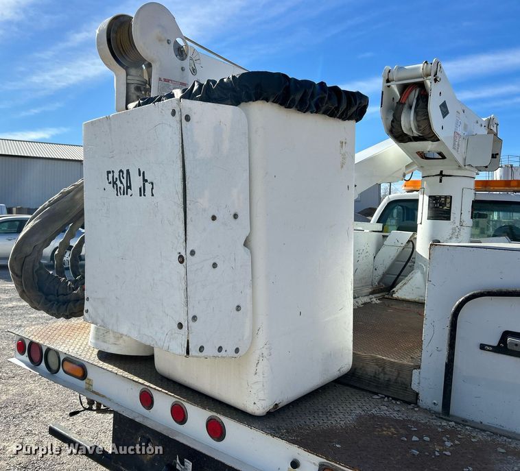image for item NJ9597 2004 Ford F550 Super Duty XL bucket truck
