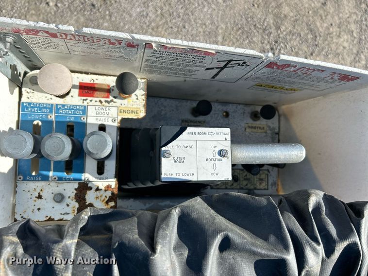 image for item NJ9597 2004 Ford F550 Super Duty XL bucket truck