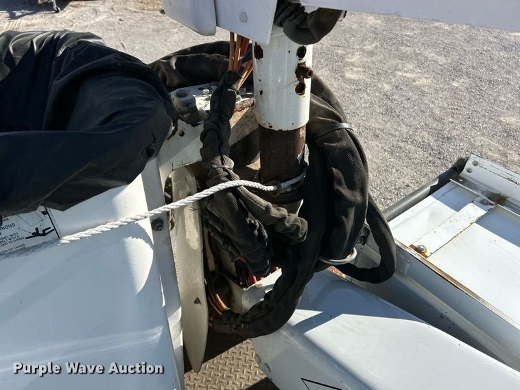 image for item NJ9597 2004 Ford F550 Super Duty XL bucket truck