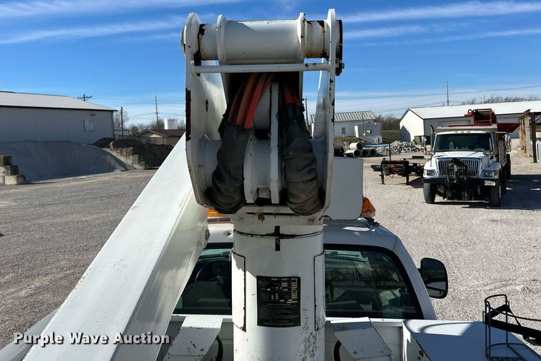 image for item NJ9597 2004 Ford F550 Super Duty XL bucket truck