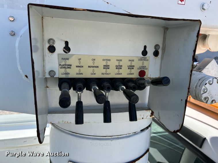 image for item NJ9597 2004 Ford F550 Super Duty XL bucket truck