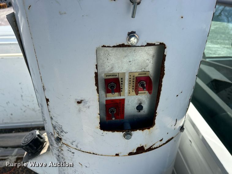 image for item NJ9597 2004 Ford F550 Super Duty XL bucket truck