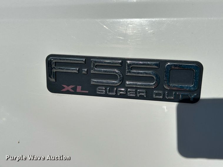 image for item NJ9597 2004 Ford F550 Super Duty XL bucket truck