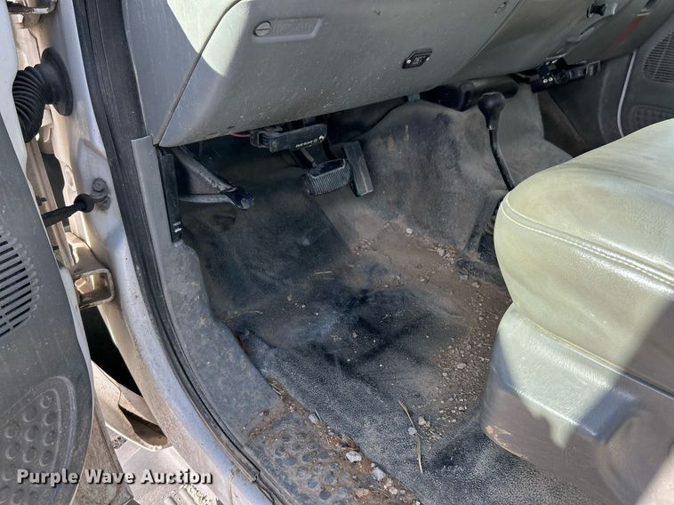 image for item NJ9597 2004 Ford F550 Super Duty XL bucket truck