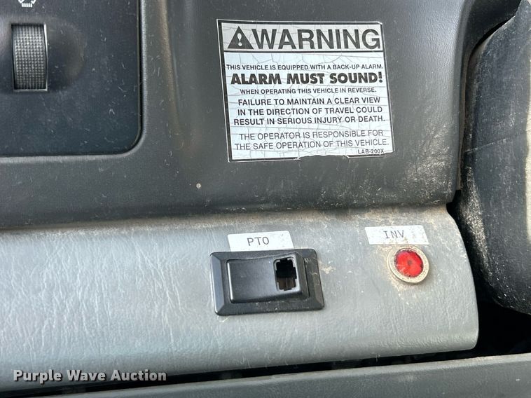 image for item NJ9597 2004 Ford F550 Super Duty XL bucket truck