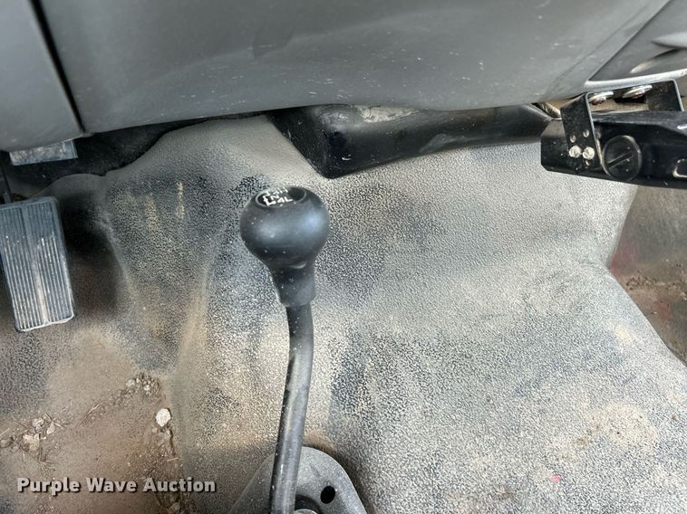 image for item NJ9597 2004 Ford F550 Super Duty XL bucket truck