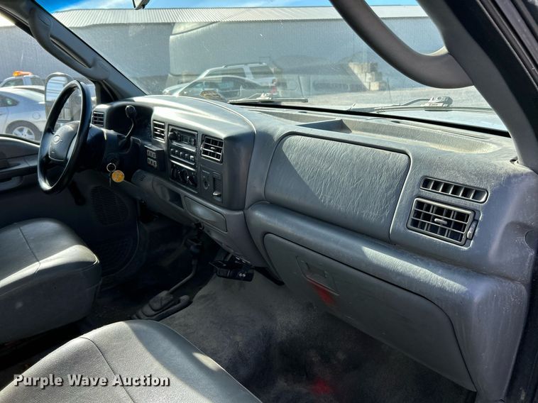 image for item NJ9597 2004 Ford F550 Super Duty XL bucket truck