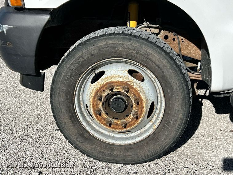 image for item NJ9597 2004 Ford F550 Super Duty XL bucket truck