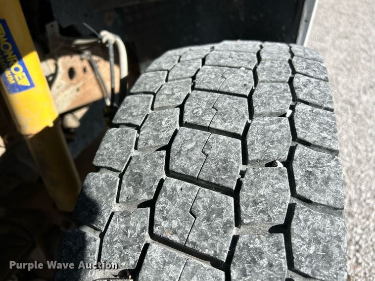 image for item NJ9597 2004 Ford F550 Super Duty XL bucket truck