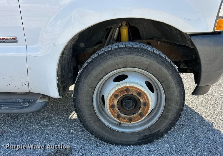 image for item NJ9597 2004 Ford F550 Super Duty XL bucket truck