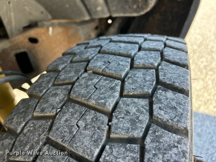 image for item NJ9597 2004 Ford F550 Super Duty XL bucket truck