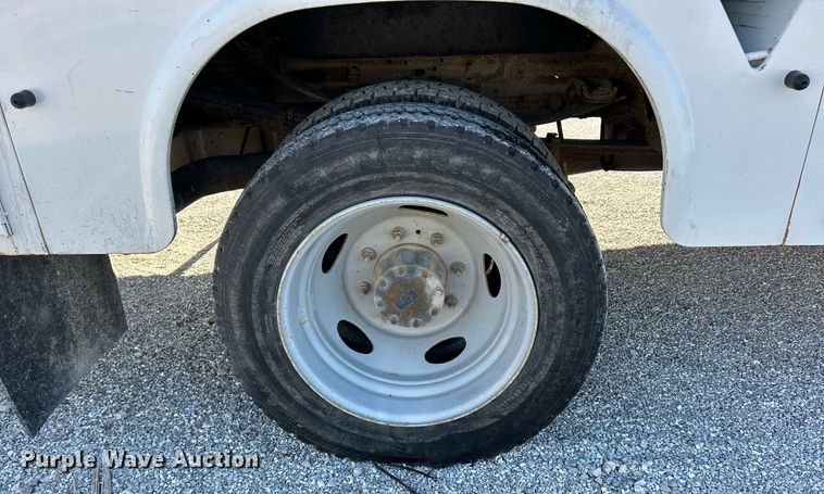image for item NJ9597 2004 Ford F550 Super Duty XL bucket truck