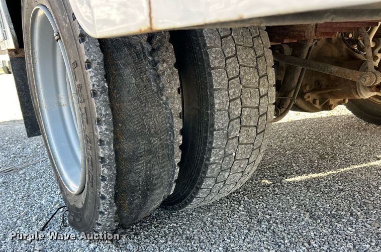 image for item NJ9597 2004 Ford F550 Super Duty XL bucket truck